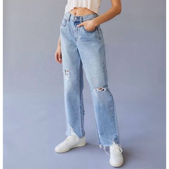 Womens Urban Outfitters BDG Distressed Raw Hem Light Rinse Cowboy Jeans - Sz 26 - Picture 1 of 4